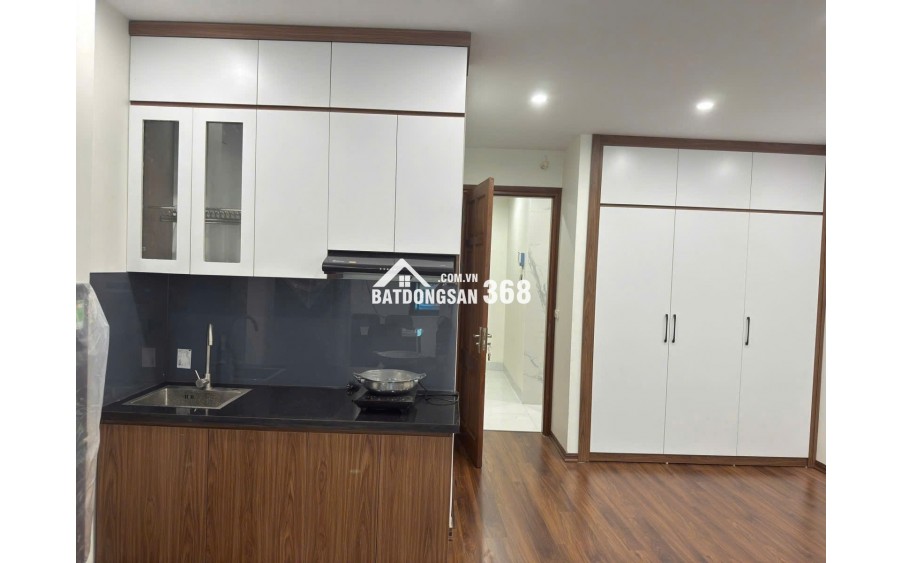 BÁN NHÀ CẦU GIẤY - Ô TÔ VF3 ĐỖ CỬA, 33M - 5 TẦNG ĐẸP, FULL NỘI THẤT, GIÁ 8,3 TỶ